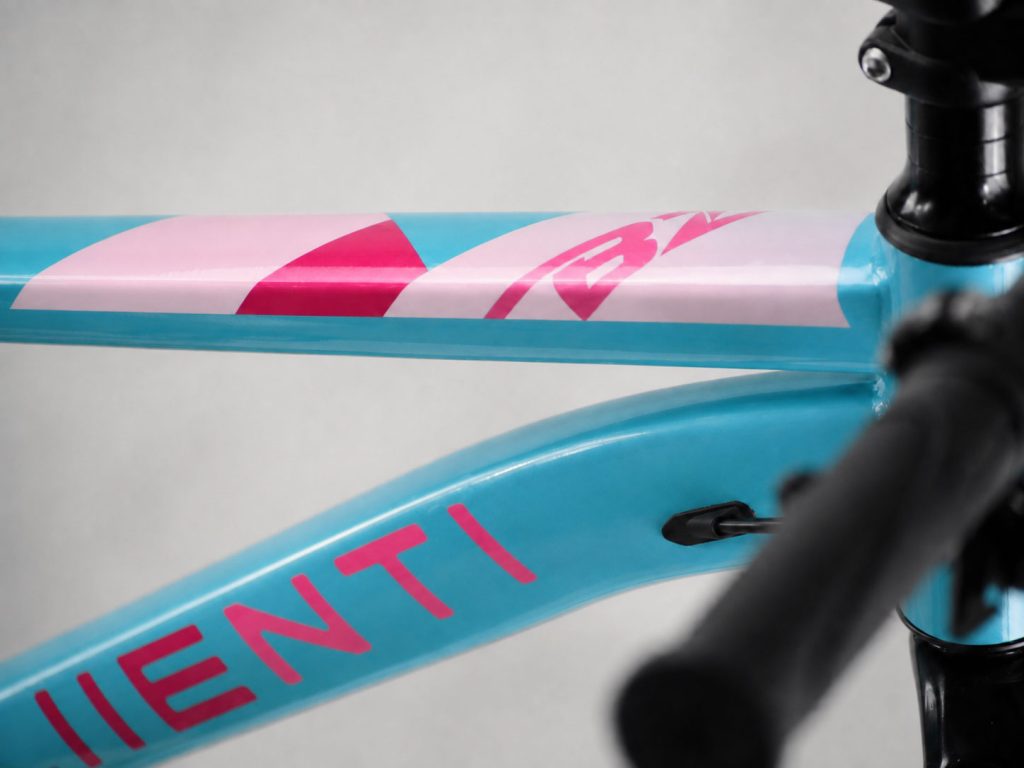 Detalle del cuadro de la bicicleta infantil de 24 pulgadas azul turquesa JL Wenti