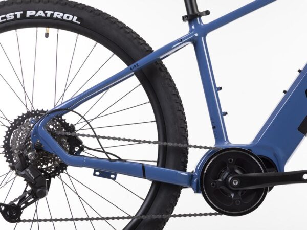 Motor central Bafang y cambio Shimano de la bicicleta eléctrica Conor KIRK azul