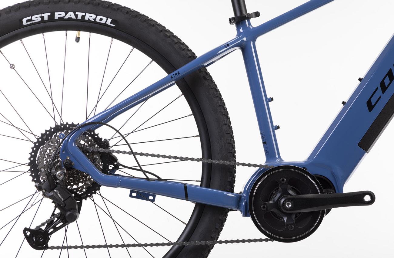 Motor central Bafang y cambio Shimano de la bicicleta eléctrica Conor KIRK azul