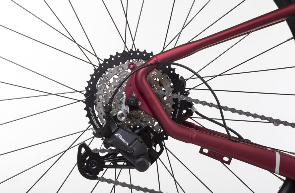 Cassette Shimano de 8 velocidades de la bicicleta eléctrica Conor KIRK roja
