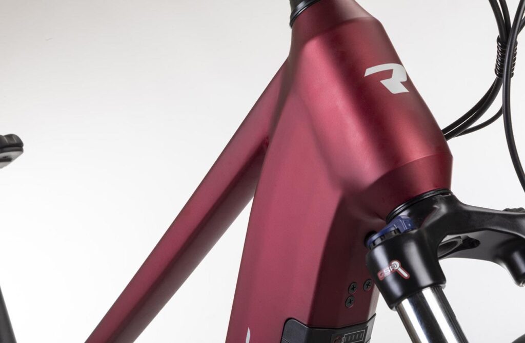 Horquilla SR Suntour XCM32 de la bicicleta eléctrica Conor KIRK roja