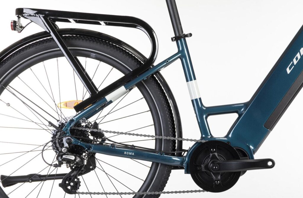 Transmisión Shimano de 8 velocidades y motor Bafang M210 de la Conor ROMA