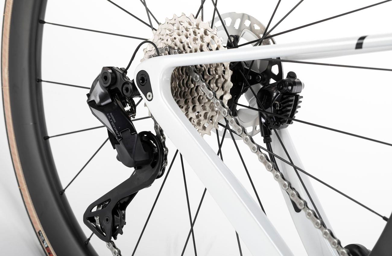 Cambio trasero Shimano Ultegra Di2 de 12 velocidades de la Conor Volcano