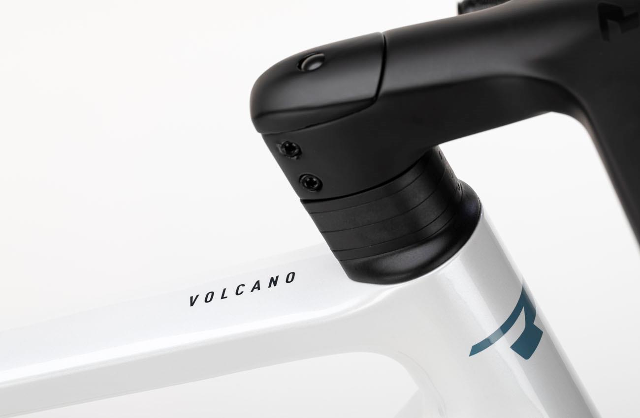 Detalle del tubo superior y potencia integrada de la Conor Volcano Ultegra Di2