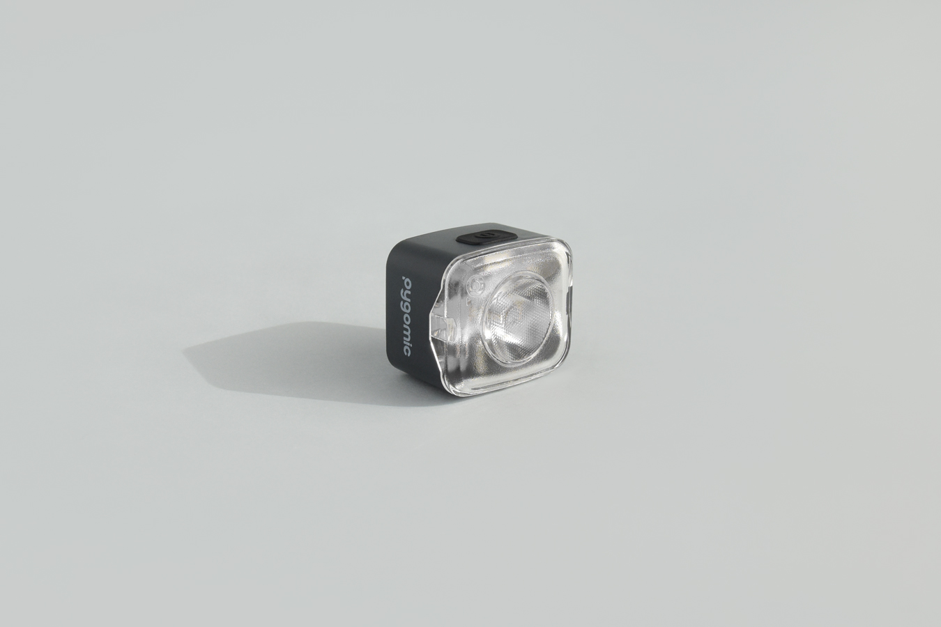 Luz delantera para bicicleta Pygomic F-Lite de 150 lúmenes, vista frontal