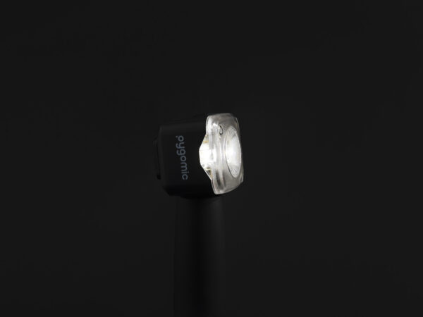 Luz delantera de bicicleta Pygomic F-PRO, detalle de la lente frontal