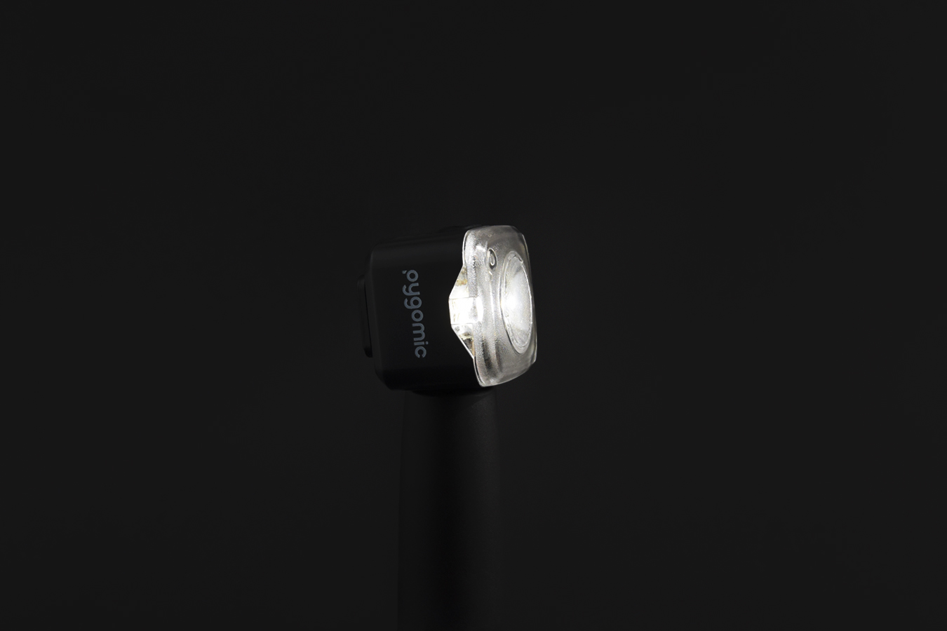 Luz delantera de bicicleta Pygomic F-PRO, detalle de la lente frontal