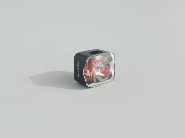 Luz trasera para bicicleta Pygomic R-Lite sobre fondo claro