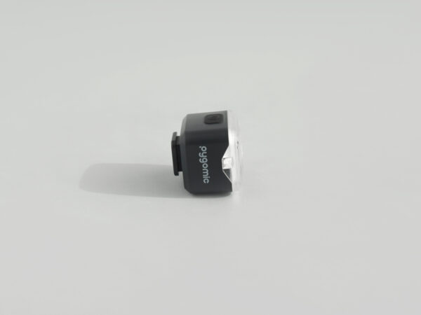 Vista lateral de la luz trasera para bicicleta Pygomic R-Lite con su enganche