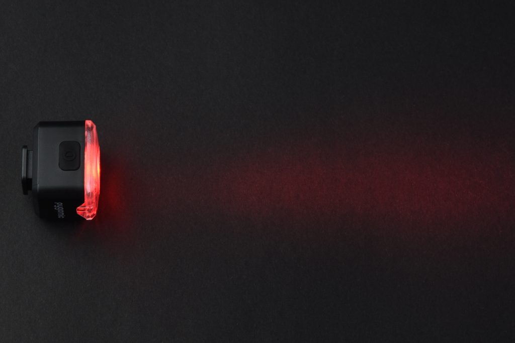 Haz de luz rojo de la Pygomic R-PRO 200 en la oscuridad