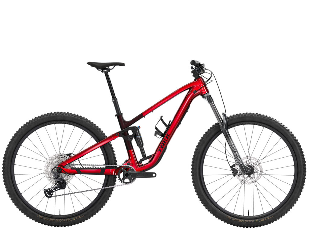 Bicicleta de montaña Trek Fuel EX 5 Gen 7 roja de doble suspensión, vista lateral