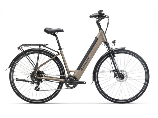 Bicicleta eléctrica urbana Conor Bali E-City de 28 pulgadas en color champán, con cuadro de paso bajo, batería integrada, guardabarros y portabultos