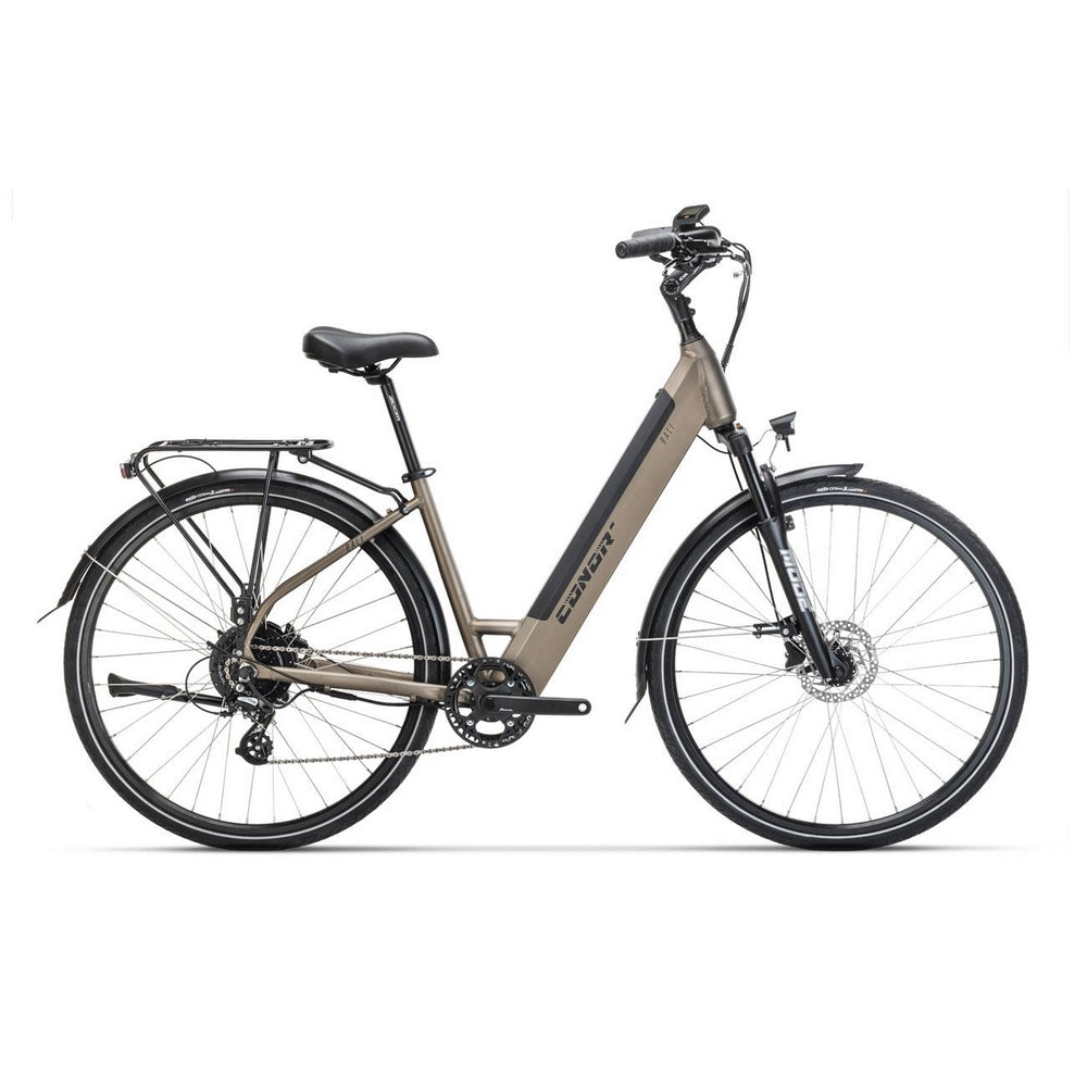 Bicicleta eléctrica urbana Conor Bali E-City de 28 pulgadas en color champán, con cuadro de paso bajo, batería integrada, guardabarros y portabultos
