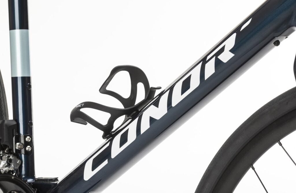 Tubo diagonal del cuadro de aluminio de la Conor E-RUSH con el portabidón montado