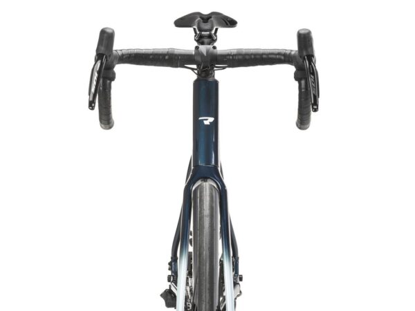 Vista frontal de la Conor E-RUSH con la horquilla de carbono y el manillar road