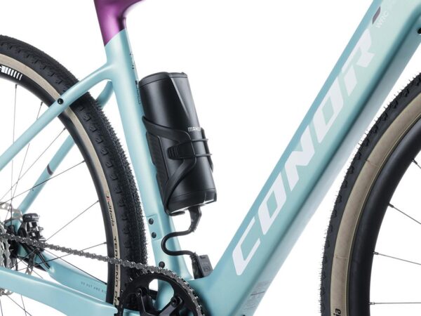 Range extender de batería Mahle montado en el portabidón de la bicicleta eléctrica de gravel Conor WRC E-SELVA