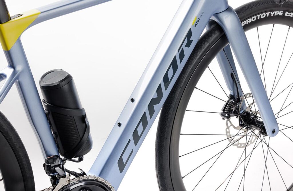 Bateria adicional range extender Mahle en el portabidon de la Conor WRC E-Volcano