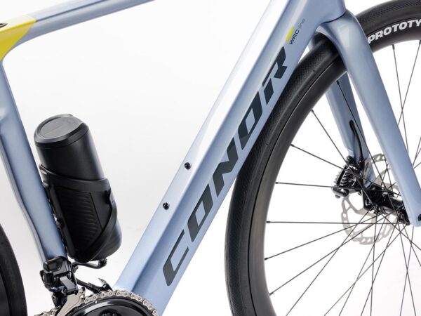 Bateria adicional range extender Mahle en el portabidon de la Conor WRC E-Volcano