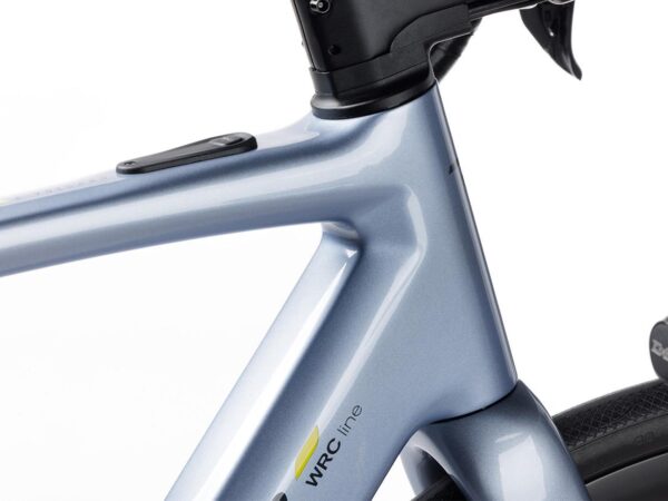 Detalle del cuadro de carbono UD Toray T700 con cableado interno ICR de la Conor WRC E-Volcano