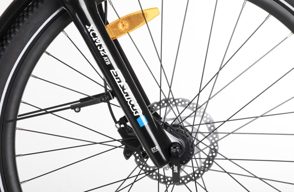 Horquilla de suspensión Suntour XCM32 y freno de disco hidráulico de la Conor ROMA en color oro