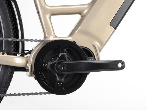 Motor central Bafang M210 en el pedalier de la bicicleta eléctrica Conor ROMA en color oro