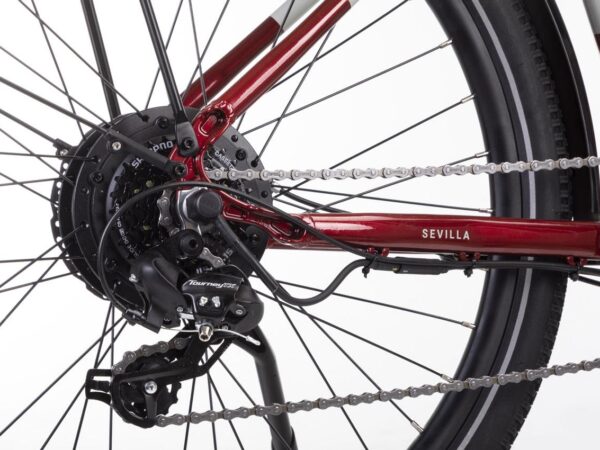 Cambio Shimano TX800 y piñón de 7 velocidades de la Conor Sevilla granate