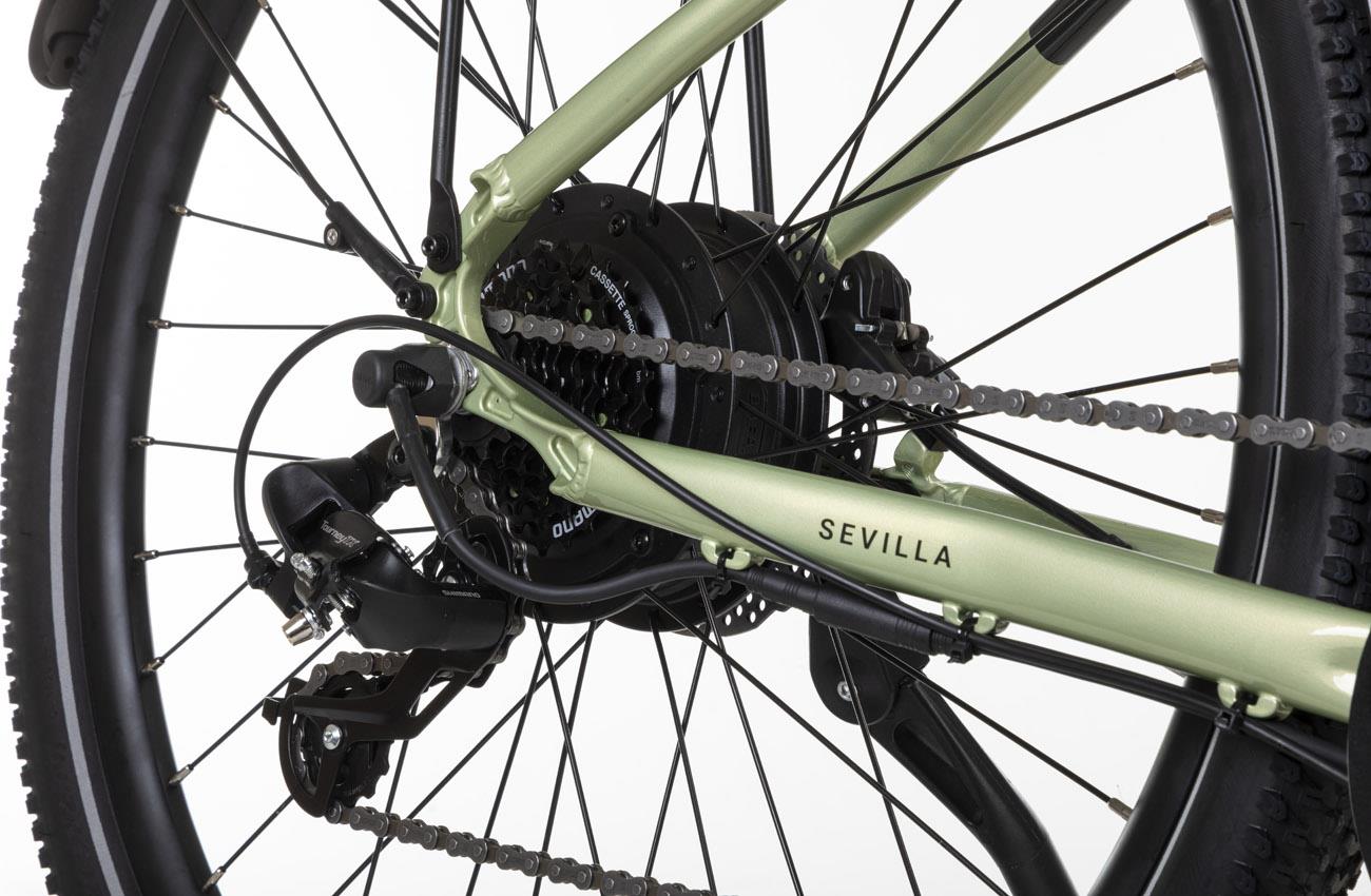 Motor trasero Bafang en la rueda y cambio Shimano de la Conor Sevilla verde claro