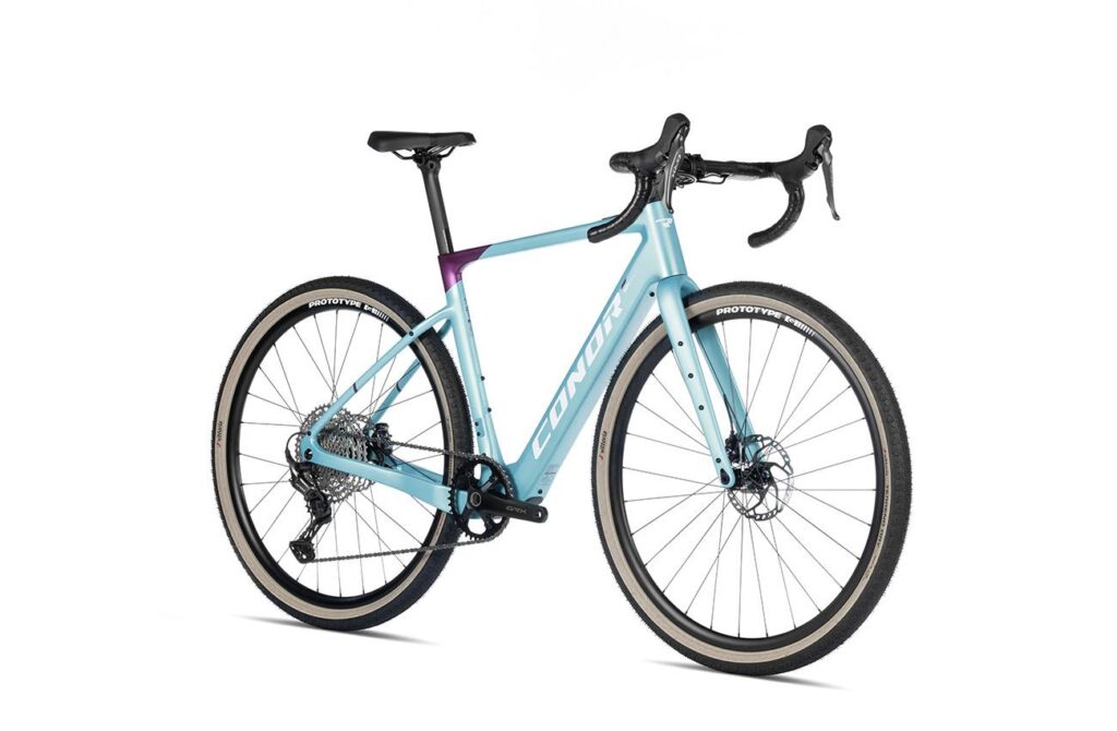 Conor WRC E-SELVA GRX 610, gravel eléctrica de carbono con motor Mahle X20, vista en tres cuartos