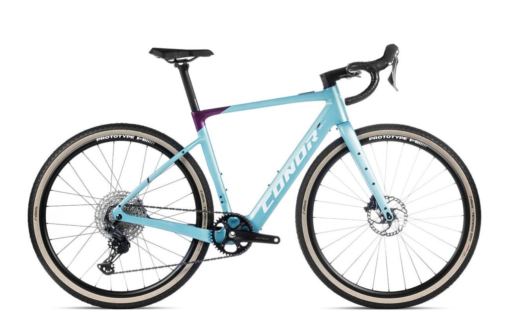 Bicicleta de gravel eléctrica Conor WRC E-SELVA GRX 820 de carbono en color turquesa, vista de perfil